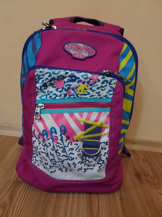 Ghiozdan Seven, cu compartimente multiple