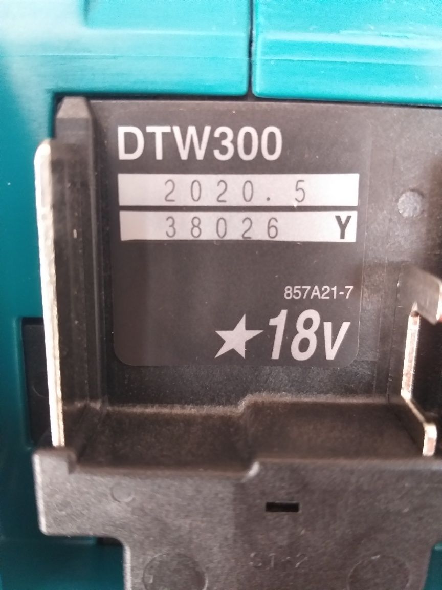 Топ модел гайковерт Makita DTW300Z