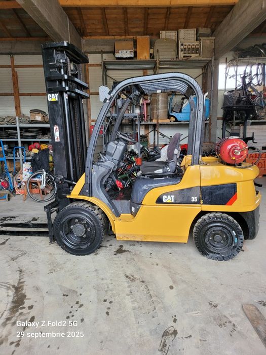 Motostivuitor pe gaz marca cat Caterpillar ridica 3.5 tone