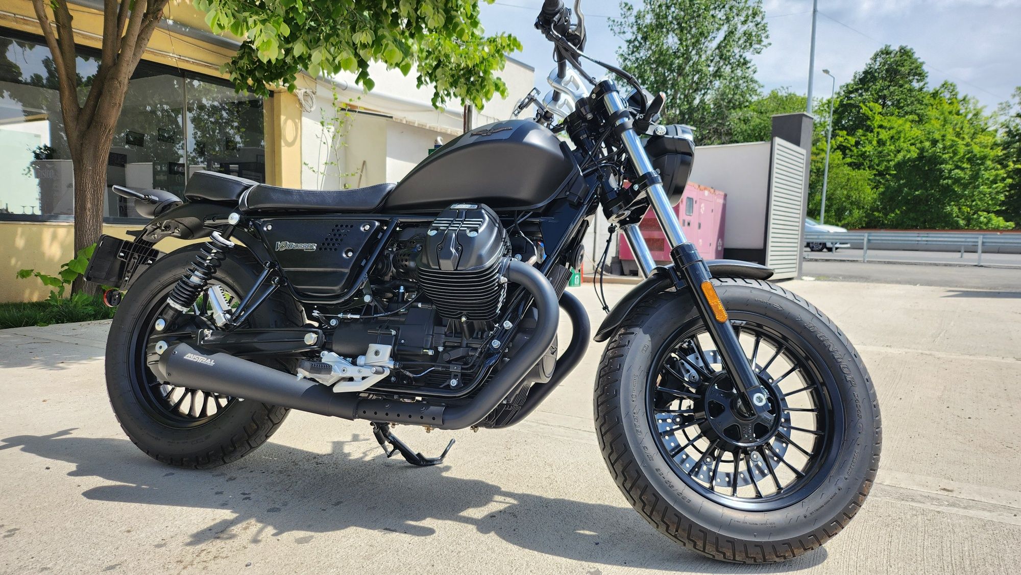 Moto Guzzi V9 Bobber