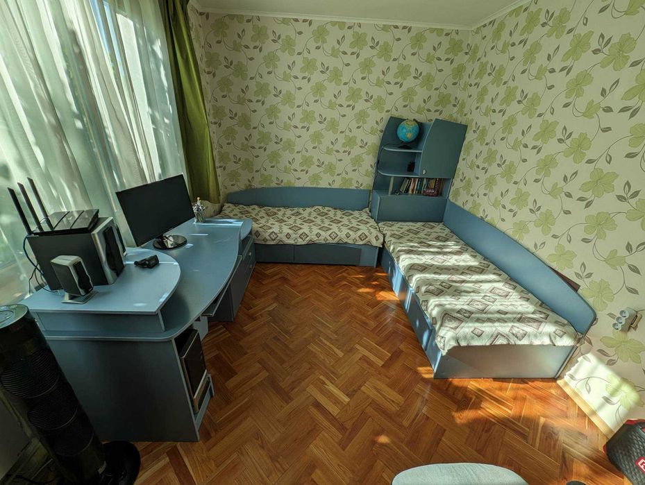 Детска стая ъглови легла ракла бюро