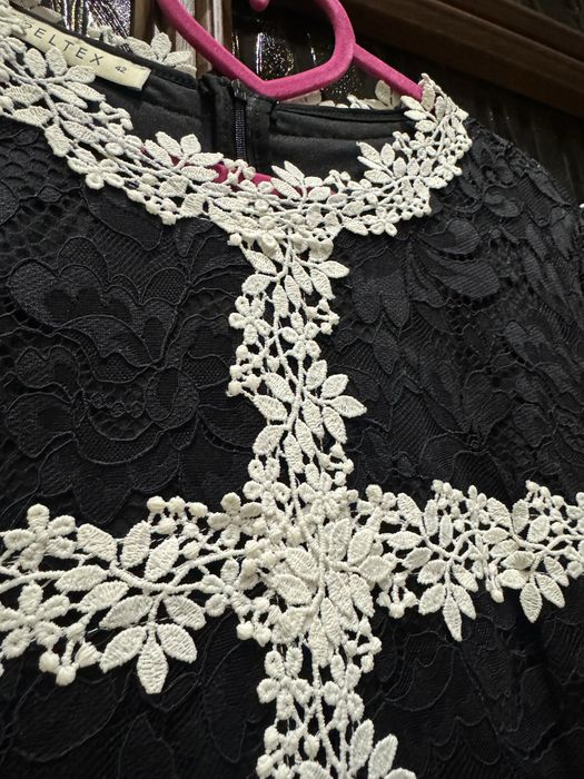 черное платье с вышивками 40размера