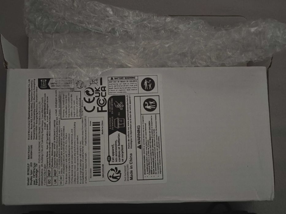 Часовник прожектиращ часа и температурата на тавана има и аларма