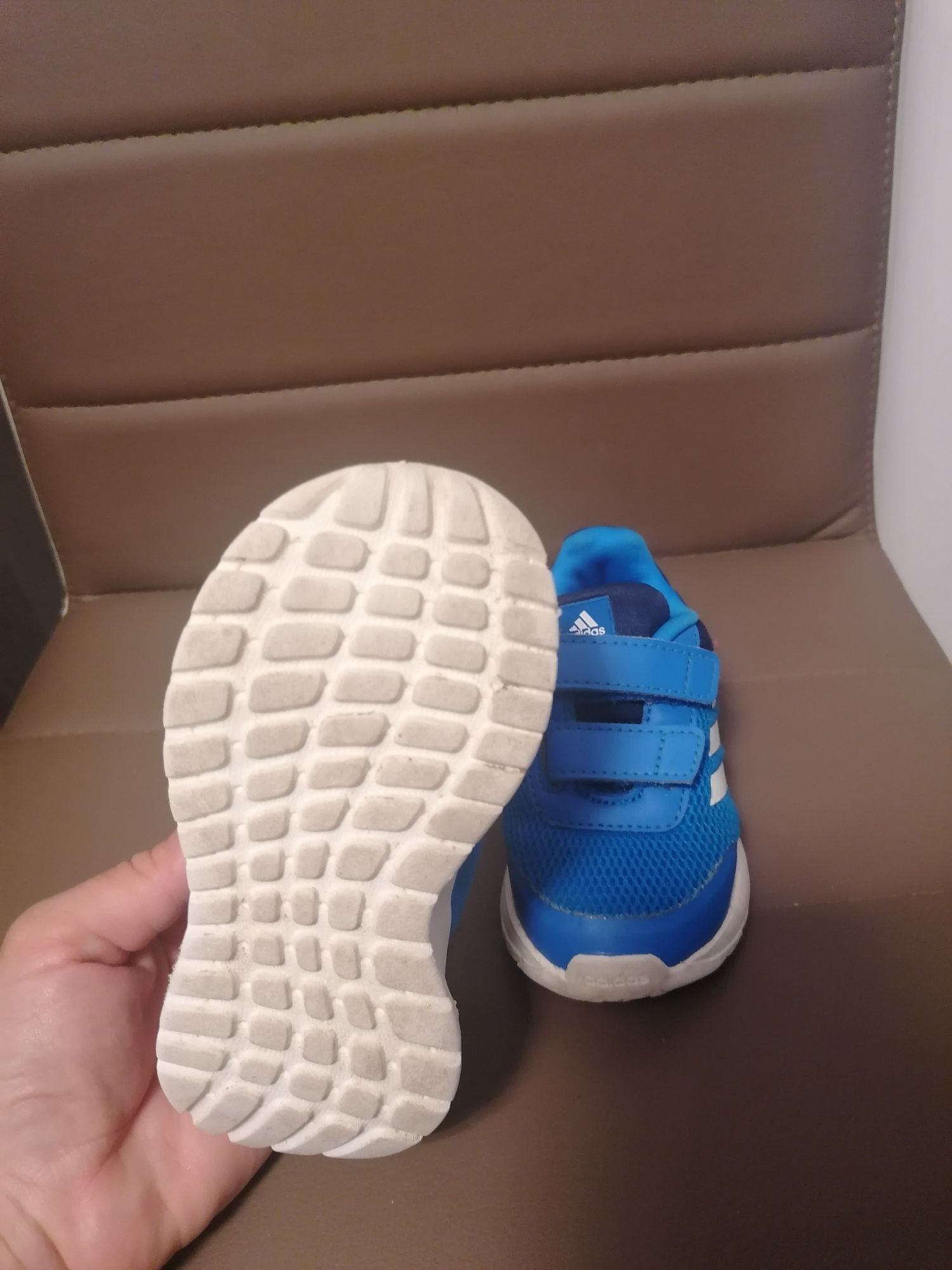 Маратонки Adidas 22