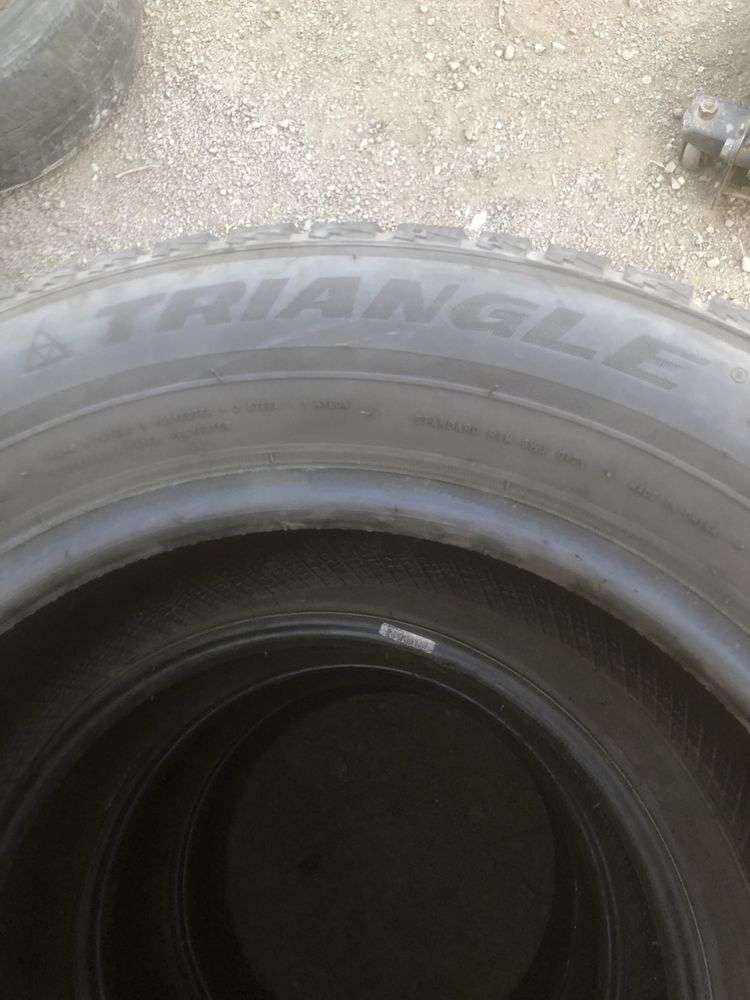 Зимние шины комплект 215/60R16