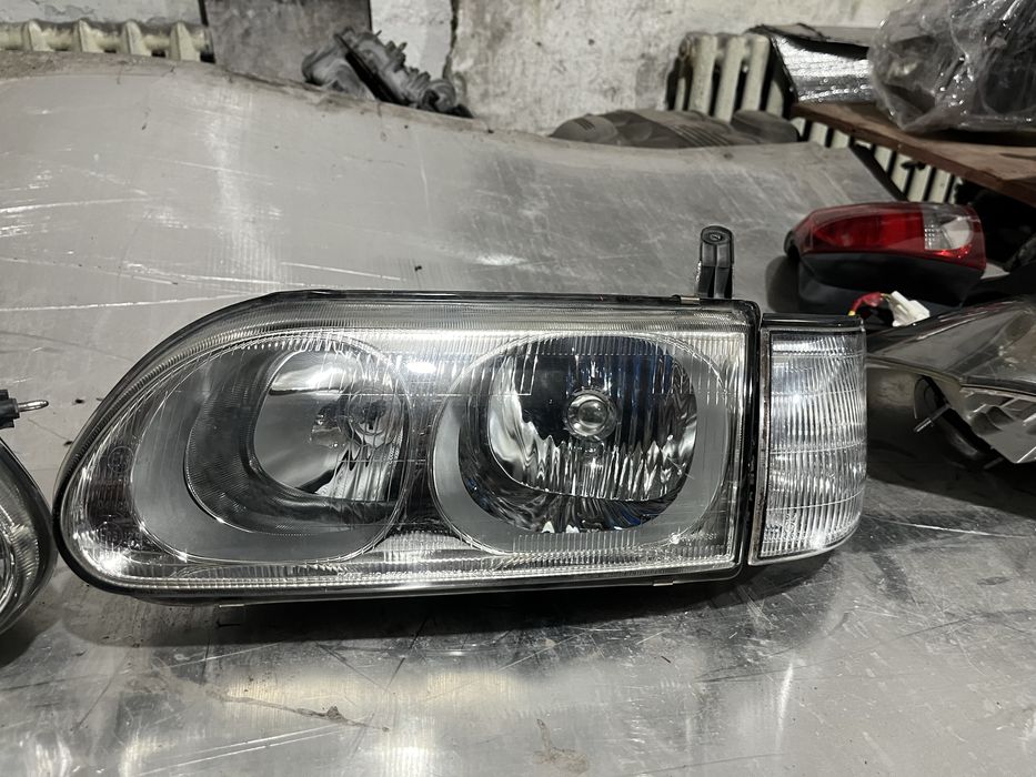 Фары митсубиси делика булка оригинал