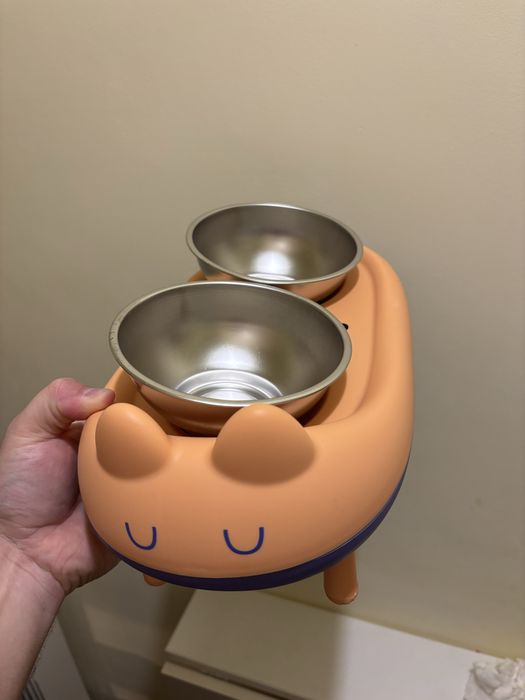 Boluri mancare pisici/catei cu suport plastic si picioare retractabile