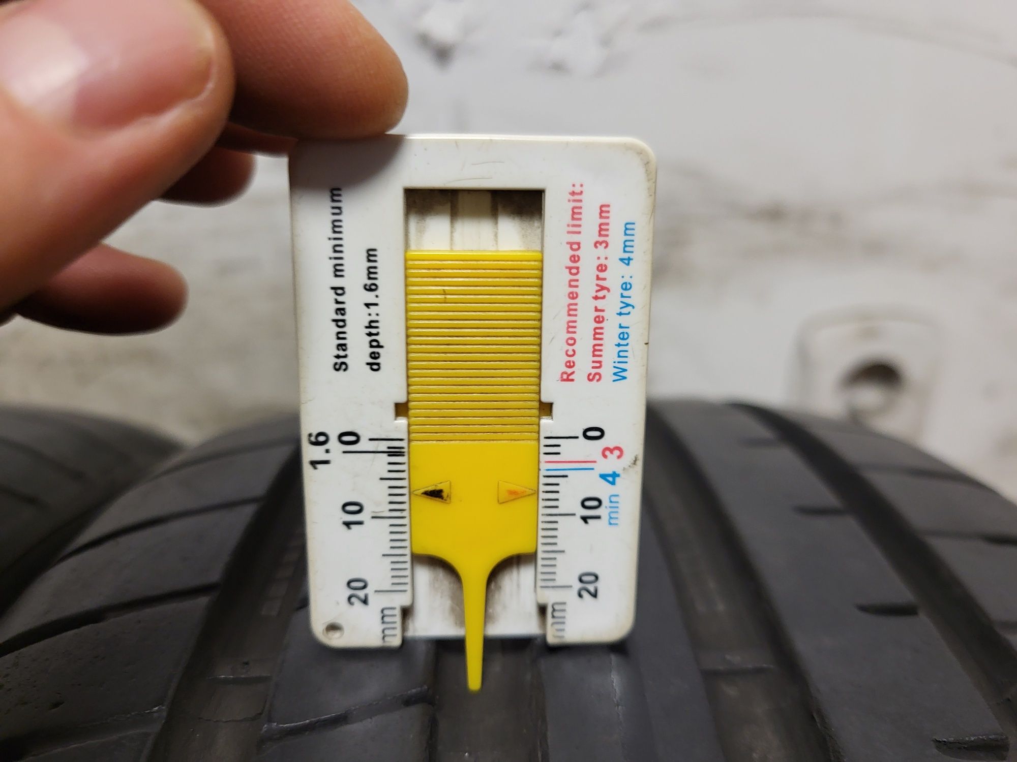 2 бр. 215/45/17 Dunlop / 2 бр. 215/40/17 летни гуми