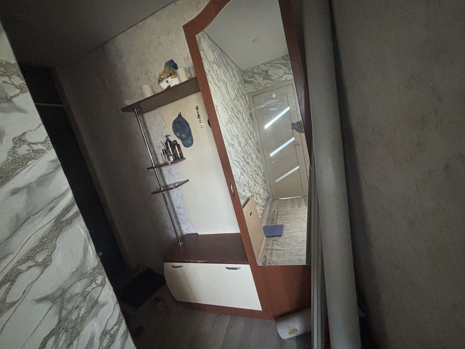 Бесплатно отдам прихожку