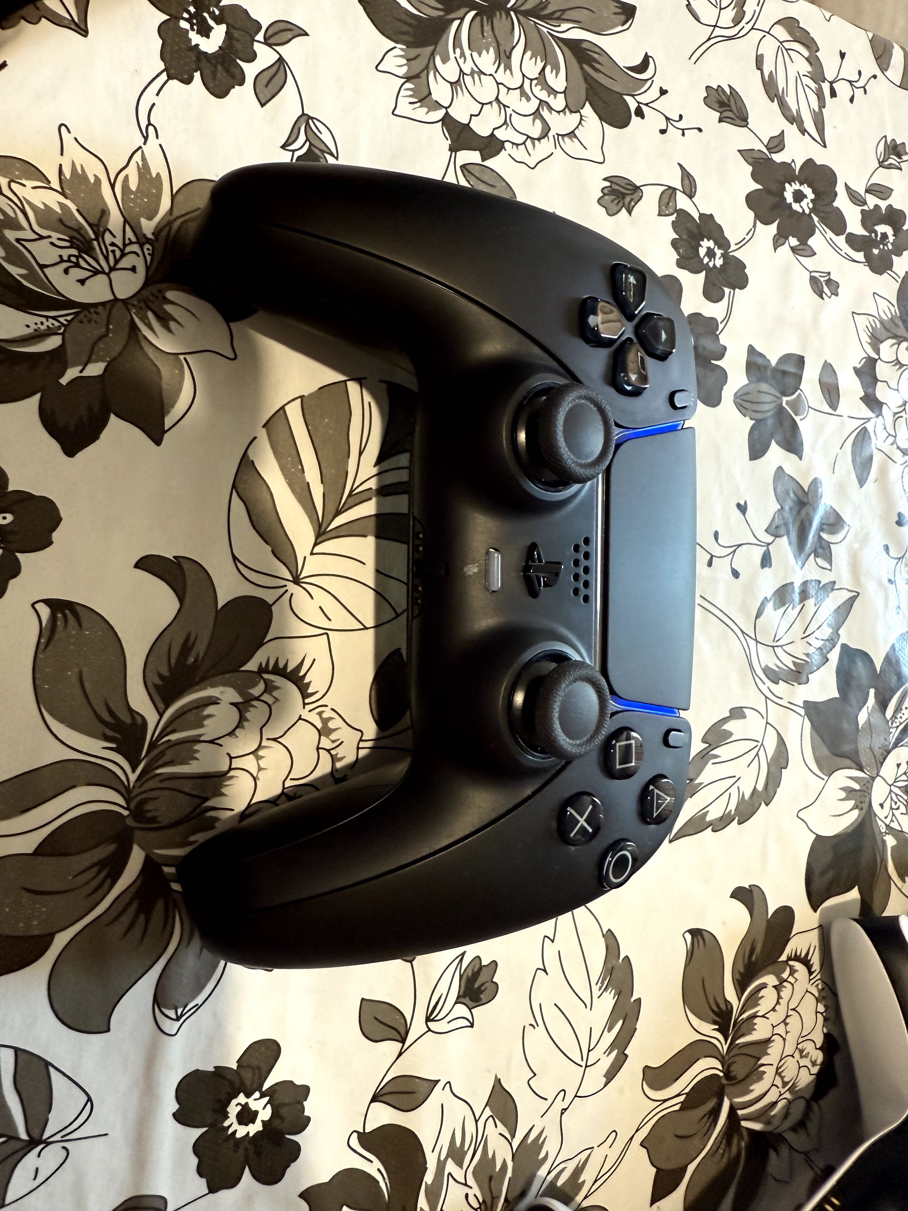 PlayStation 5 Pro 2TB + 3 контролера + акаунт с 27 игри + гаранция