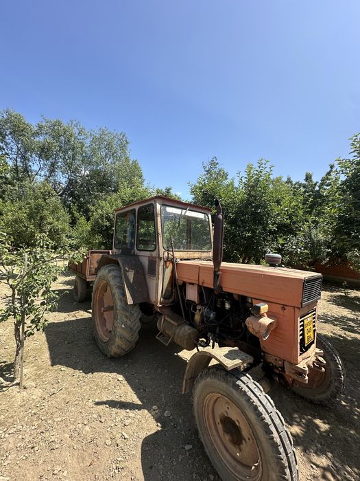 Vand tractor cu plug si disc in stare foarte buna