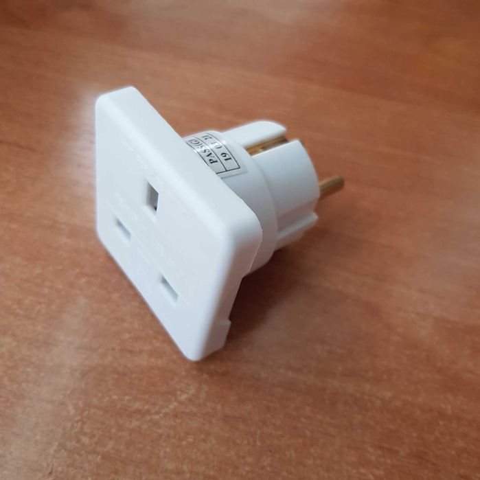 Adaptor priza UK