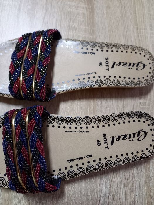 Saboți noi,marimea 40.Pret.25 lei.