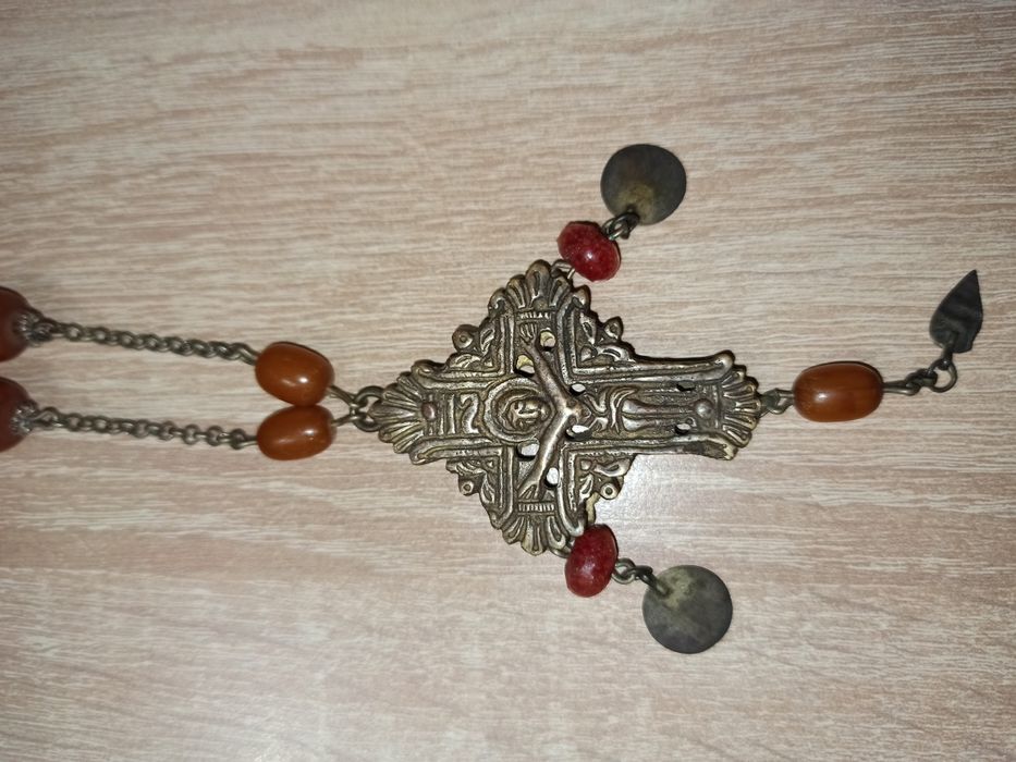 Възрожденски кръст , Мощехранителница, Пищов,Ятаган,Пушка,Възрожденски