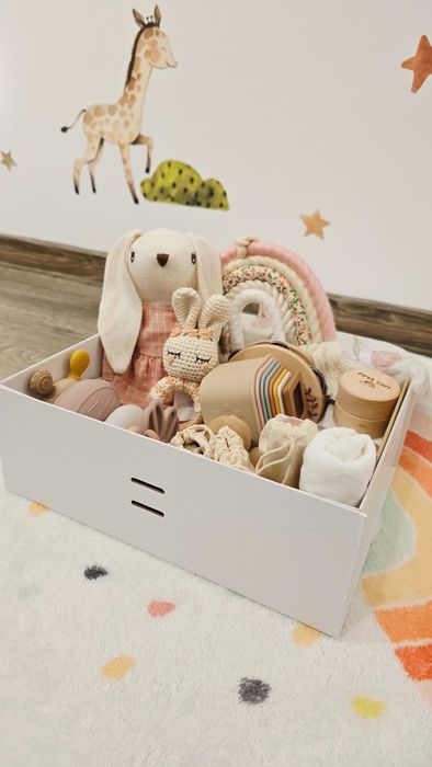 Baby box complet • Jucarii + ingrijire + decor