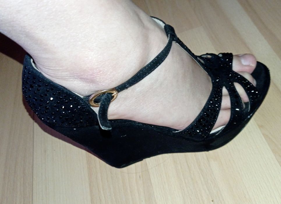 Pantofi cu toc moderni