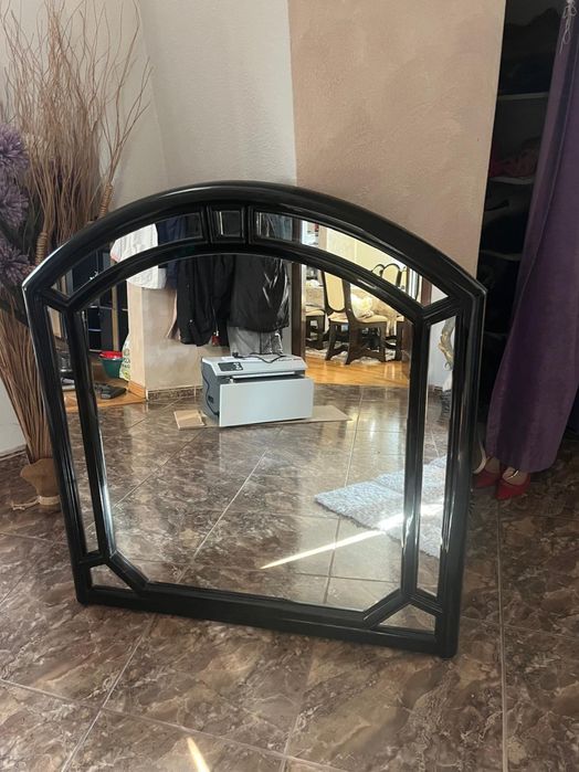 vând dormitor complet: pat, dulap, 2 noptiere + oglindă