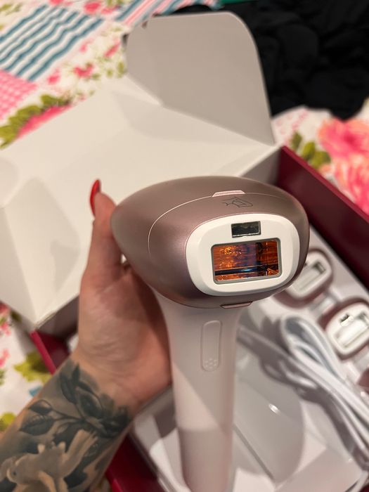 Фотоепилатор Philips Lumea 9000