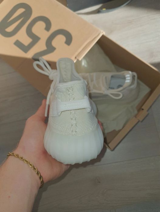 Vand yeezy os marimea 40 nepurtati doar probati