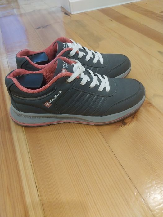 Кроссовки женские