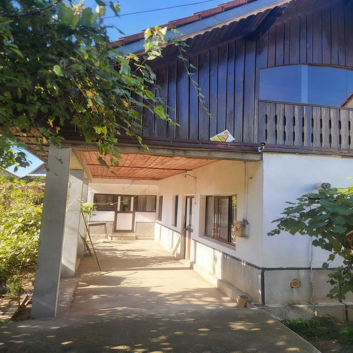 Casa cu teren in Targu-Jiu, la 2 minute cu masina de Parcul Central