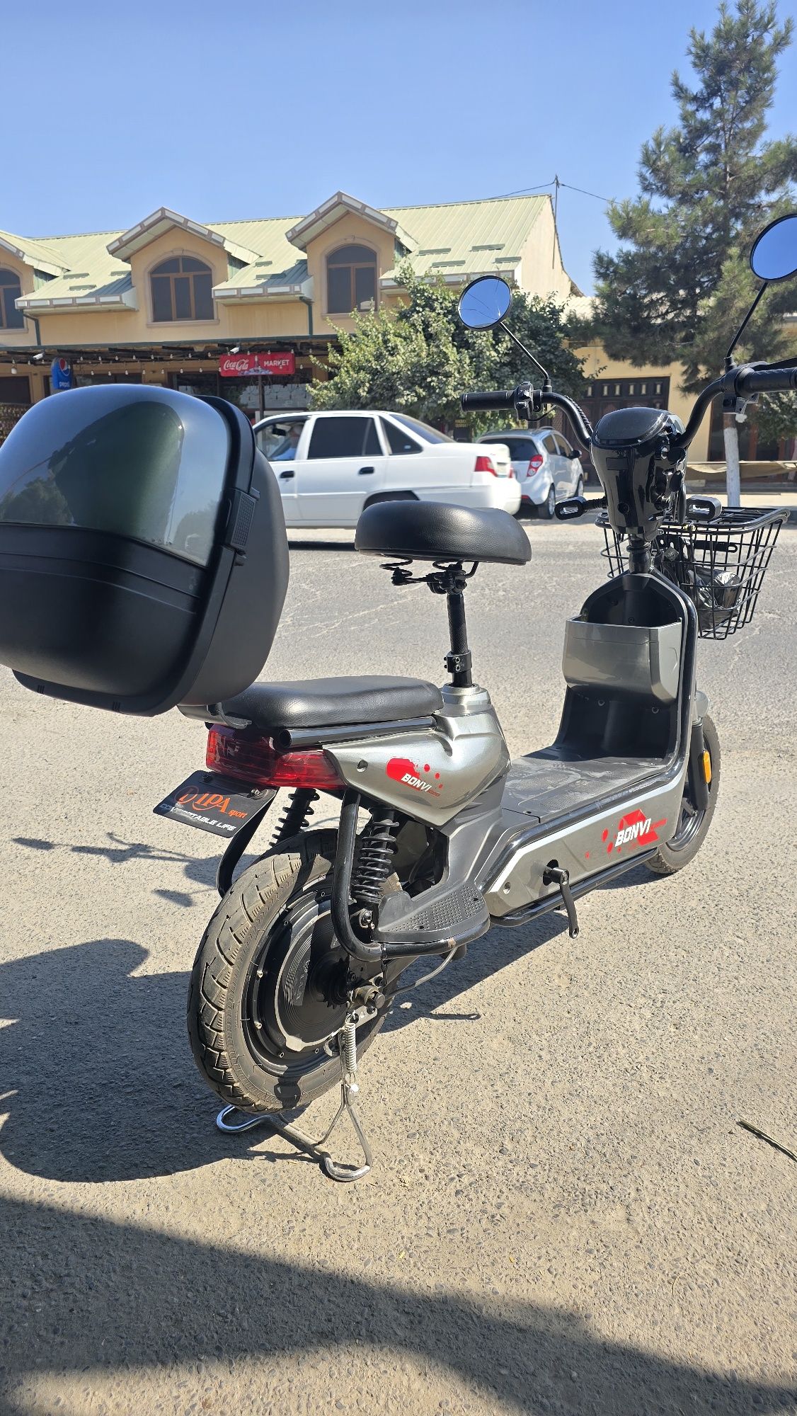 Rabochi Bonviy 14LI CHO'NTAY Skuter
