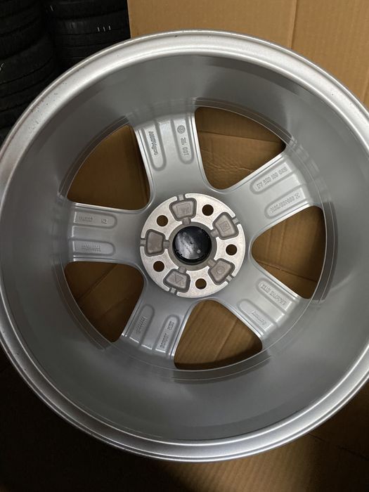 vand jante originale volkswagen tiguan pe 17” noi