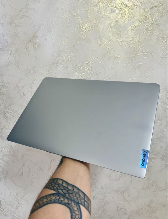 Продам ноутбук Lenovo 2025 года в новом состоянии
