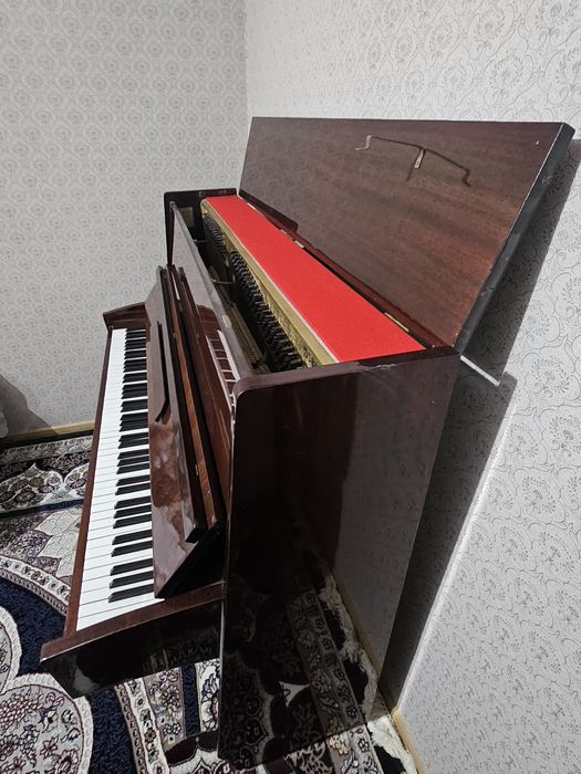 Срочно продаю Пианино (Фортепиано).Отличное состояние Для учебы и дома