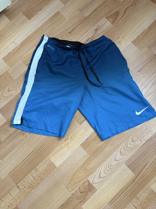Pantaloni scurti nike marimea S
