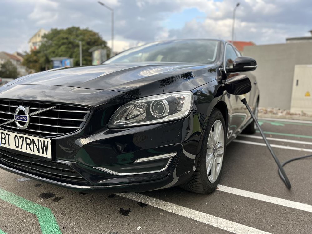 SCHIMB sau Vand Volvo V60 Plug-in Hybrid 4x4