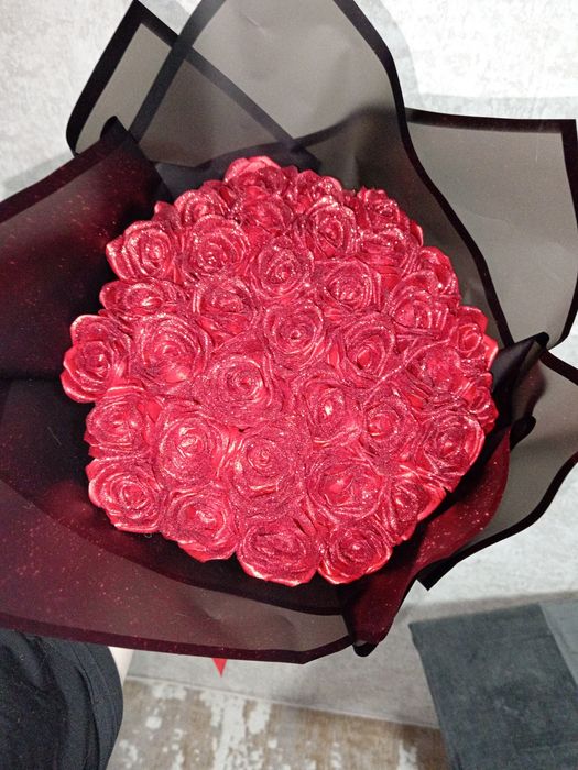 Букеты из атласных лент — ручная работа.