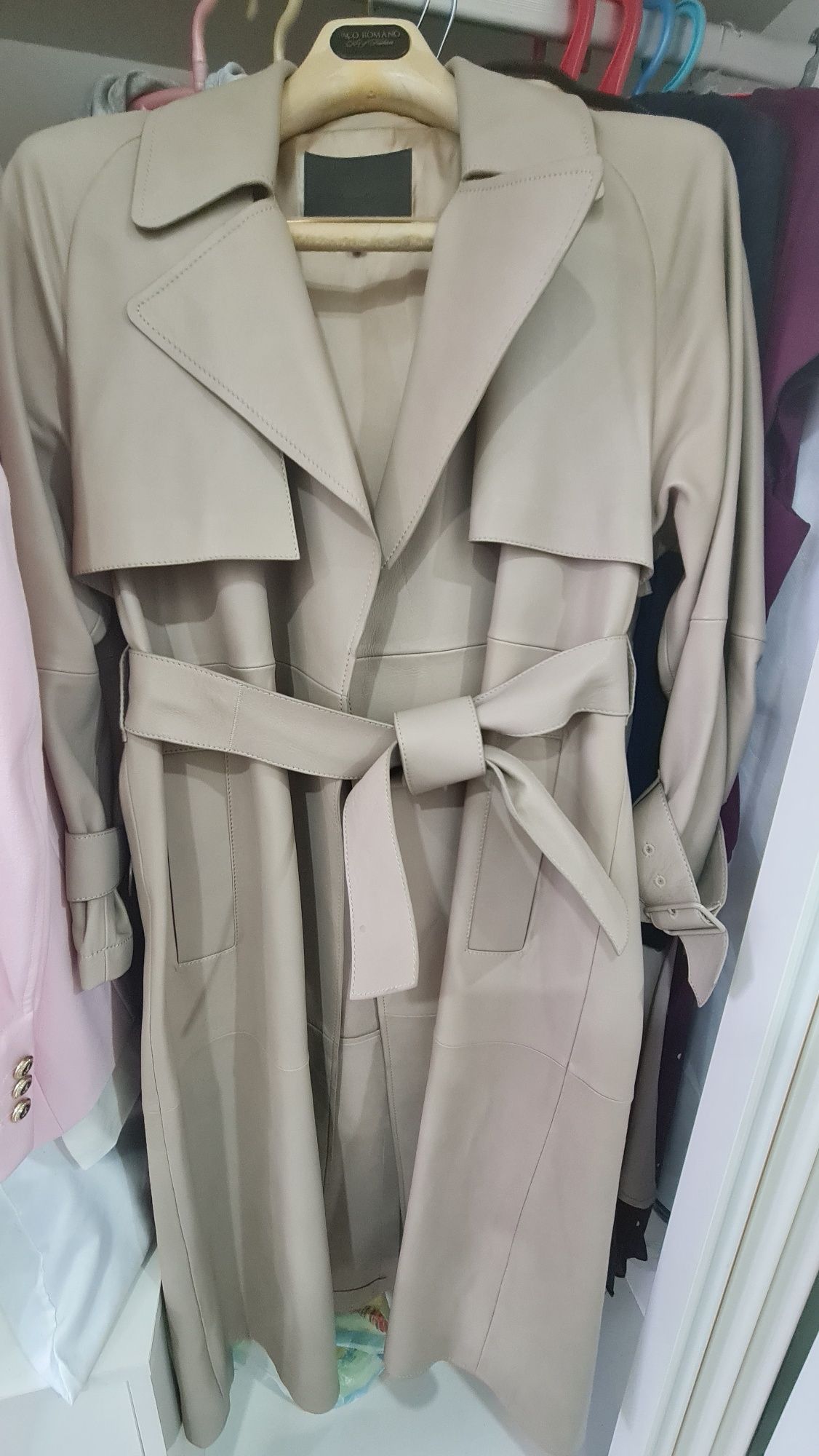 Продается новый кожаный плащ Massimo Dutti