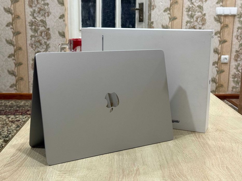 MacBook Air 15″ M4 • 24/512GB • batareya 100%/21 • FULL IDEAL