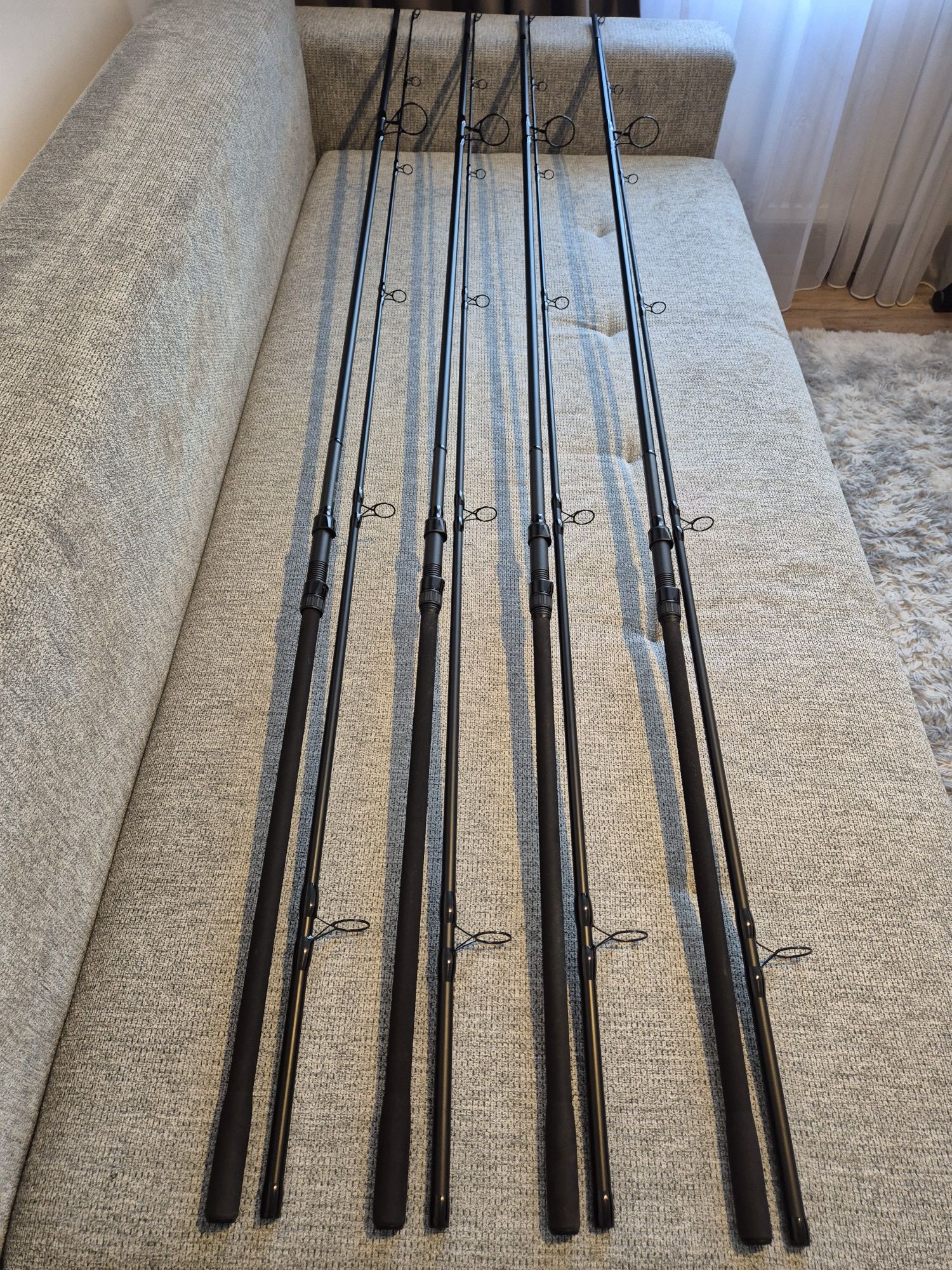 Vând 4 lansete crap Avid Revolve 13FT 3,5 LB