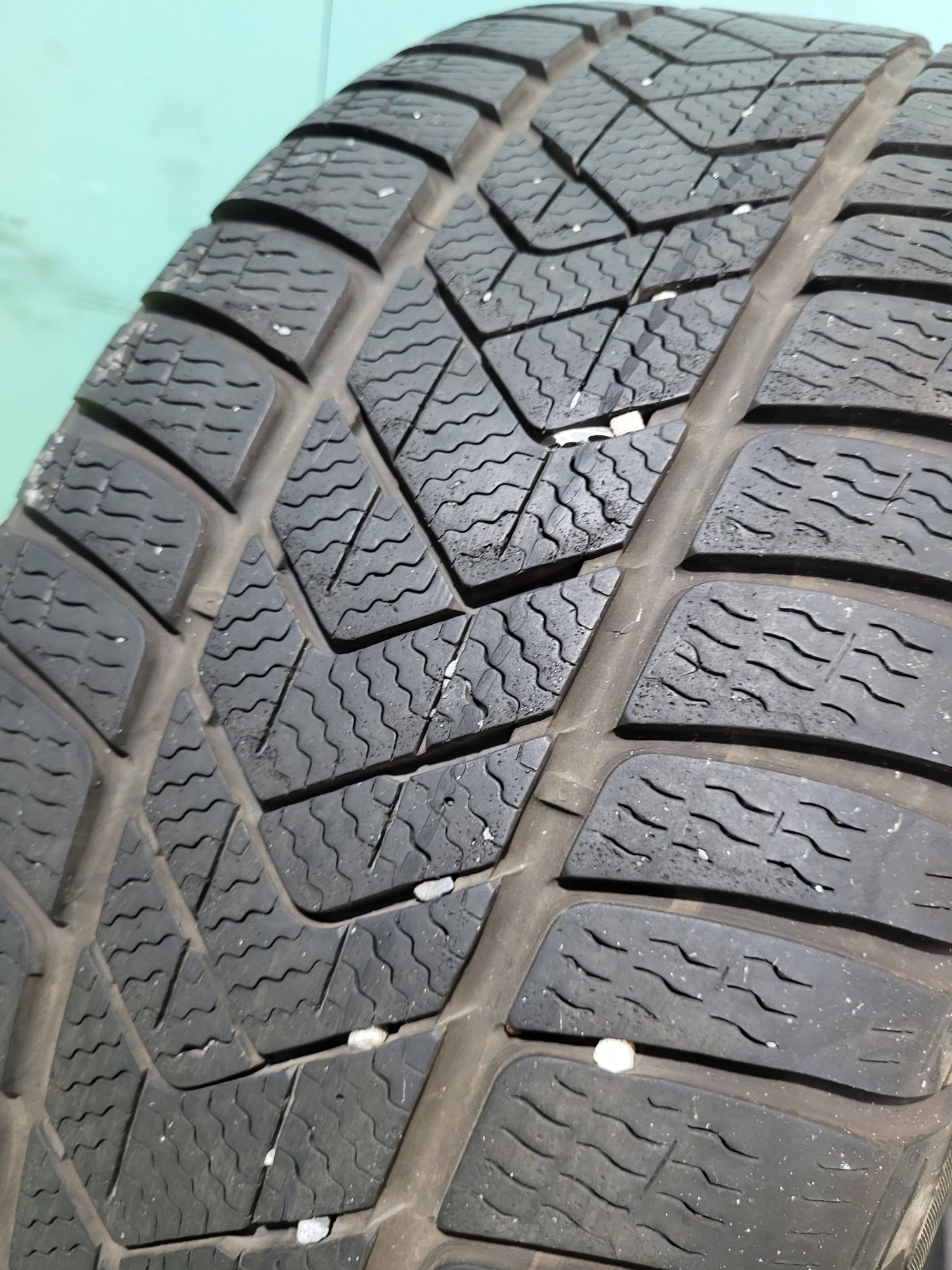 2 бр зимни 245/45/18 Pirelli
