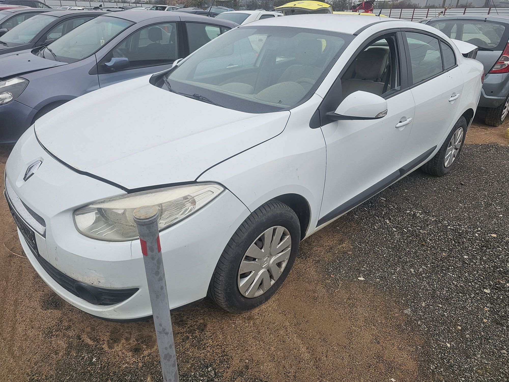 Dezmembrez Renault Fluence 1.4i 16v 1.6i 16v 1.5dci