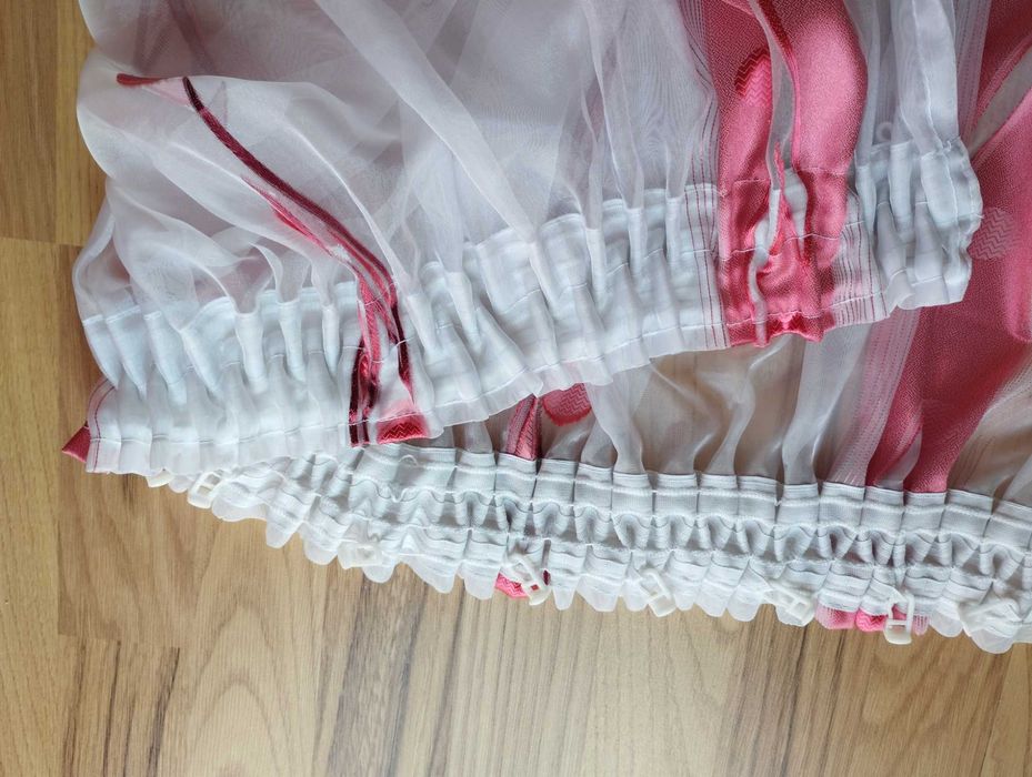 Vând perdea, draperie, șine cu roșu 820 cm