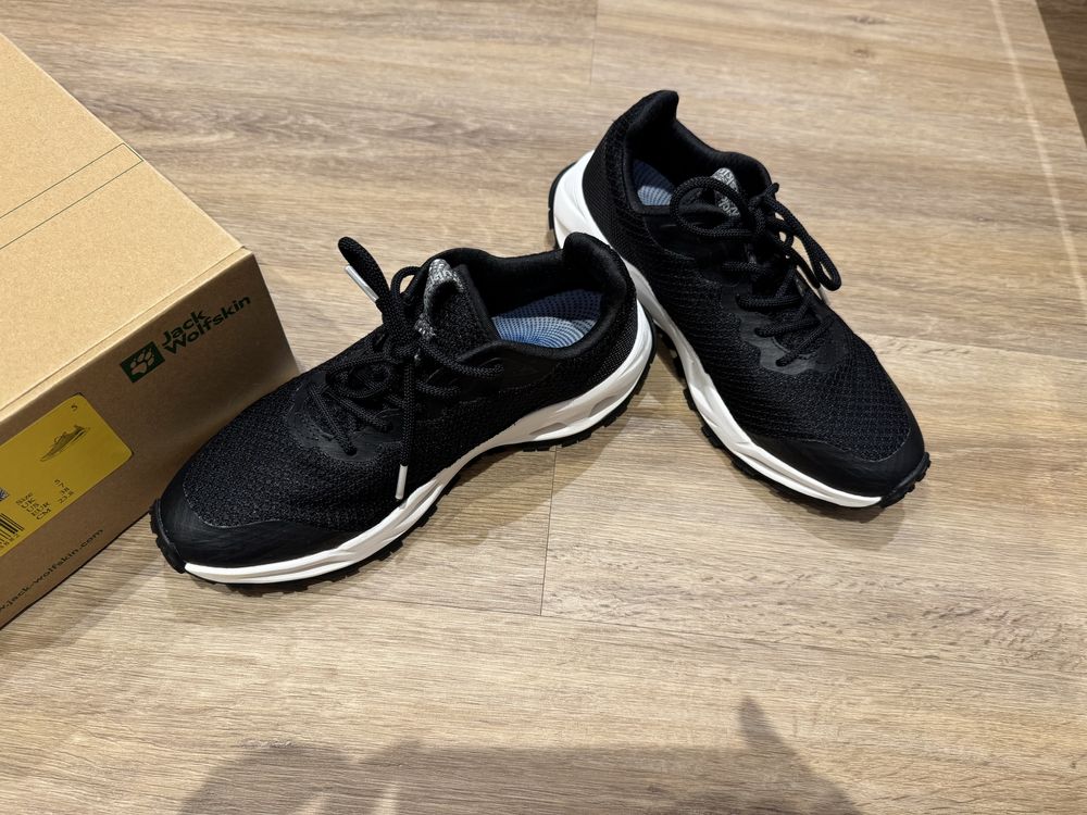 Дамските туристически обувки Jack Wolfskin PRELIGHT VENT LOW W