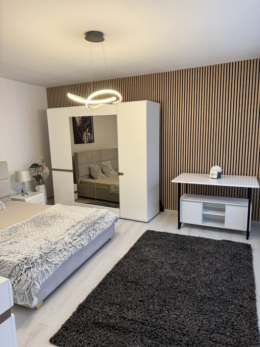 Inchiriez apartament