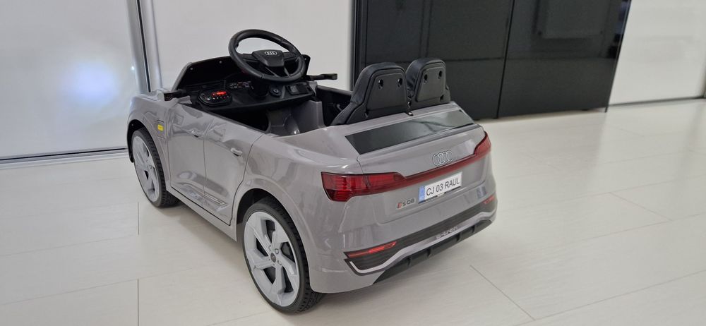 Masinuta electrica pentru copii, Audi SQ8, 70W 12V Garantie