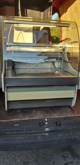 Хладилна витрина