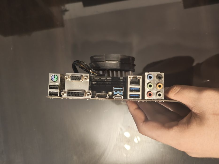 Vand kit placă de baza msi b350 (AM4) CU RYZEN 5 1600X SI COOLER