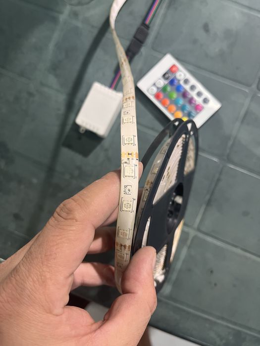 Banda led RGB 12v, 5m si controler cu telecomanda