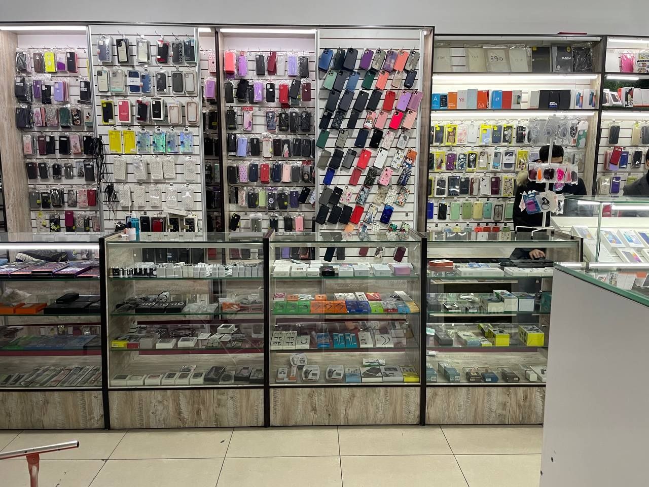 Telefon sotishga móljallangan mebel