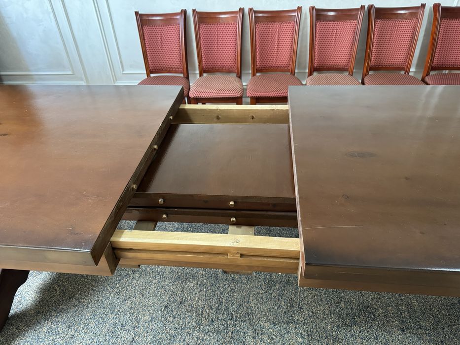 Продается стол из натурального дерева