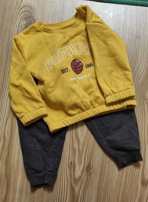 Set bluza si pantaloni bebe marime 80