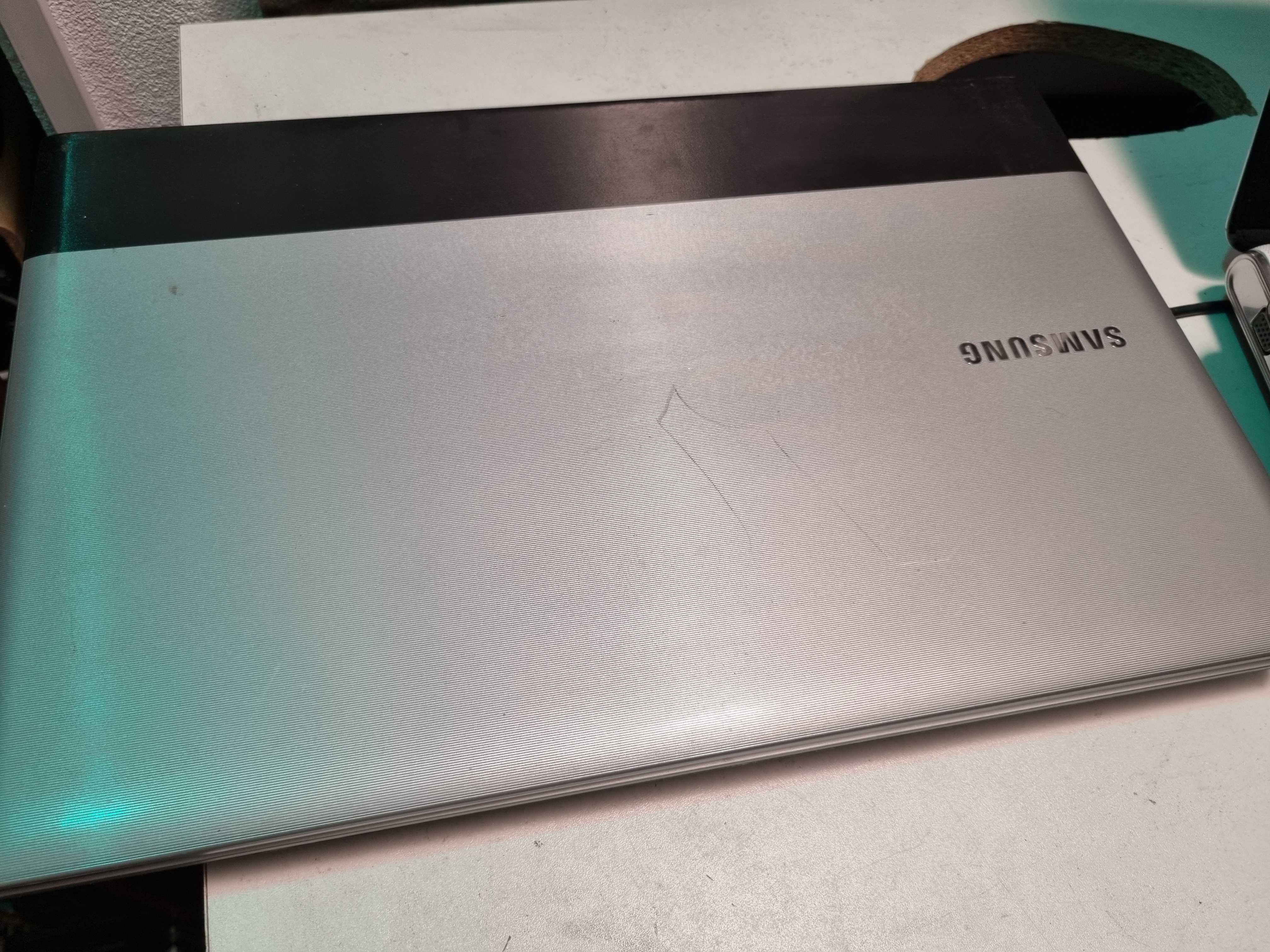Laptop "15.6 Samsung RV520 i3 2310m