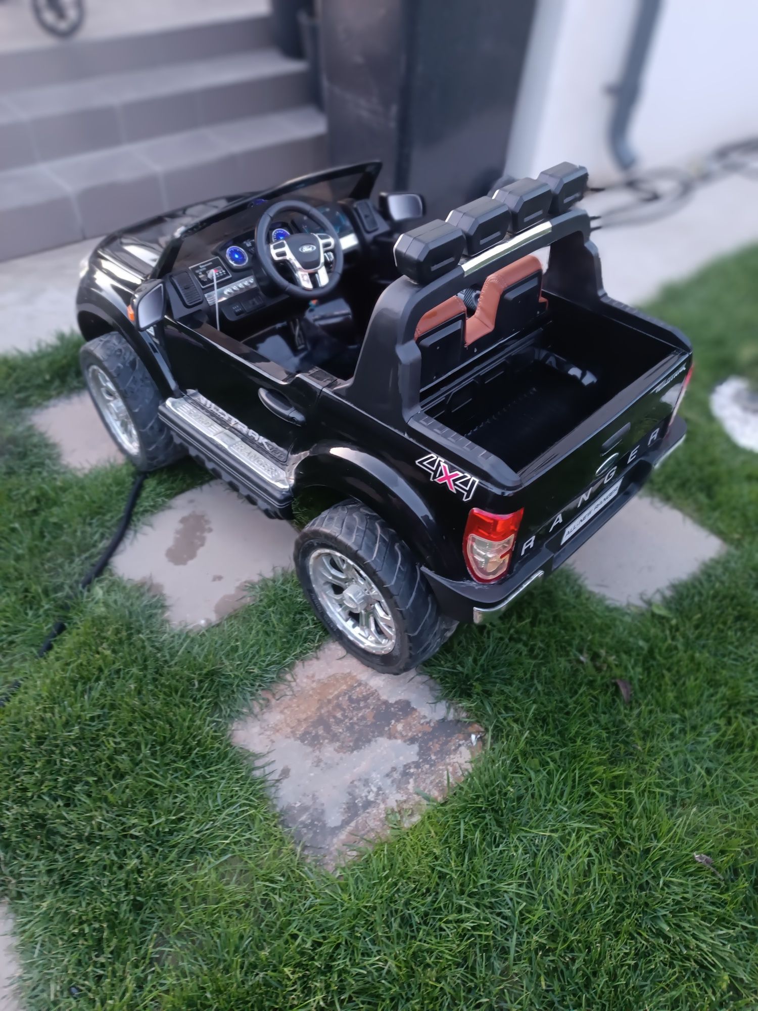 Mașinuță electrică pentru copii Ford ranger