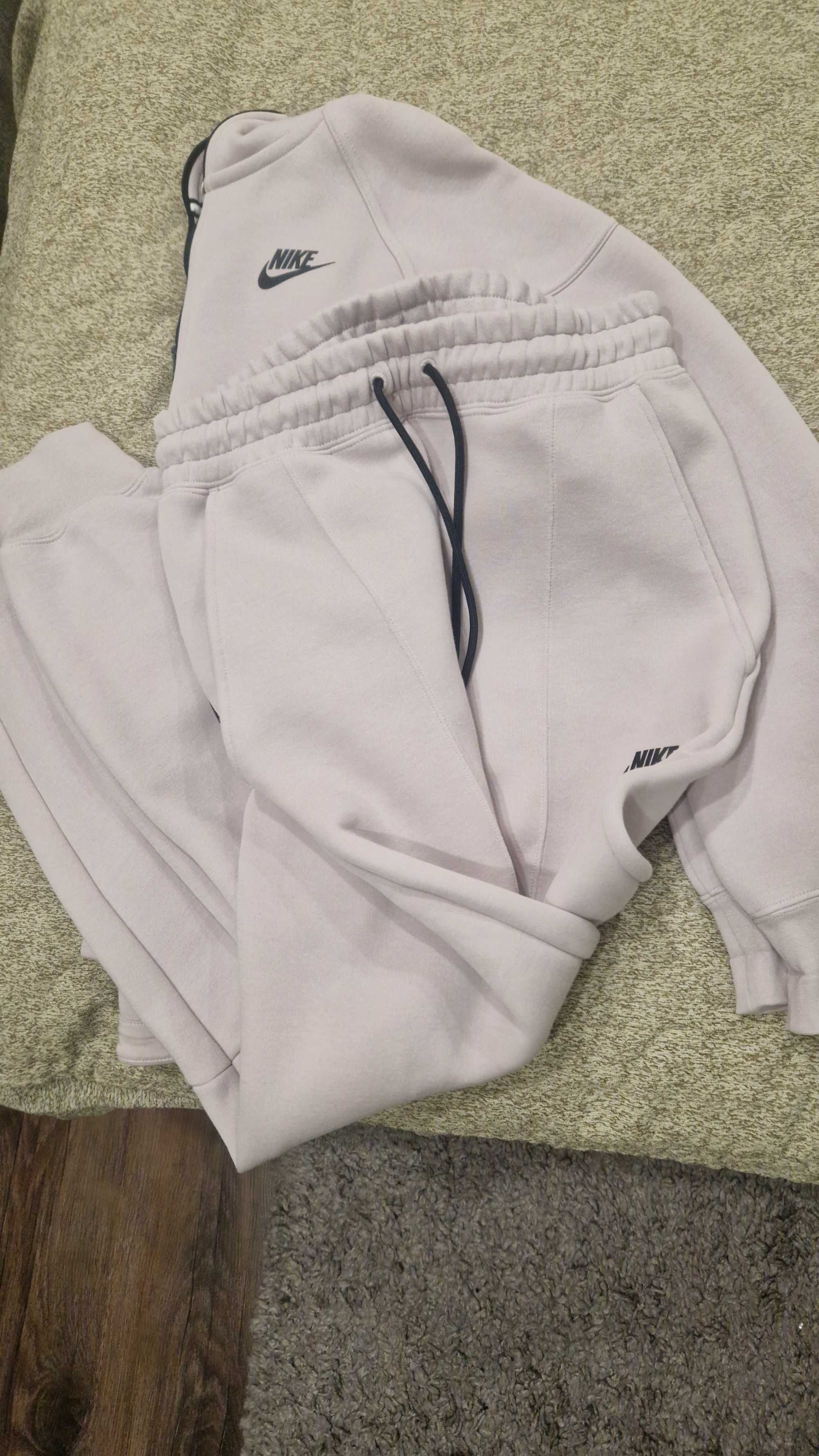 Оригинален дамски анцунг Nike